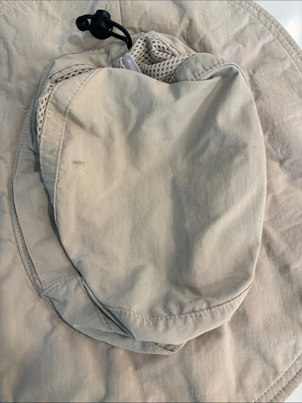 Columbia Tan/Beige Sun Hat with Chin Strap